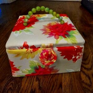 Sewing kit with accessories